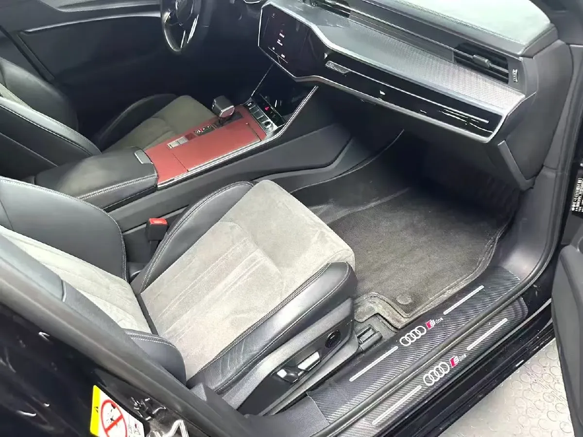 2024 Audi A6L 2.0T 245HP L4 7DCT,autocango,china used car exporter,china ev exporter,chinese used car exporter,chinese used ev exporter