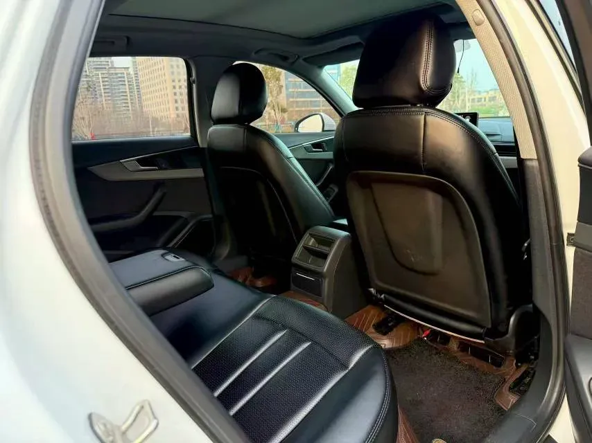 2019 Audi A4L 2.0T 190HP L4 7DCT,autocango,china used car exporter,china ev exporter,chinese used car exporter,chinese used ev exporter