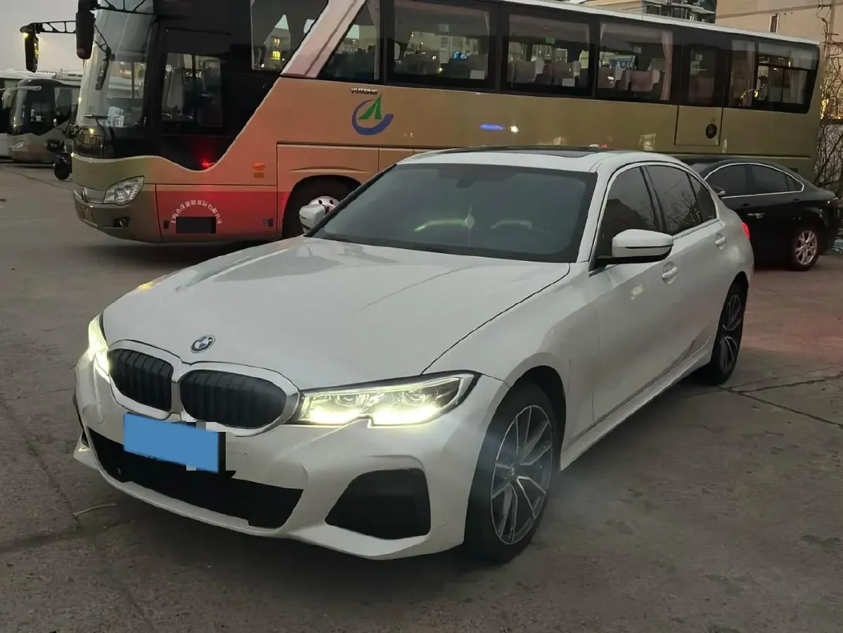 2022 BMW 3 Series 2.0T 156HP L4 8AT,autocango,china used car exporter,china ev exporter,chinese used car exporter,chinese used ev exporter