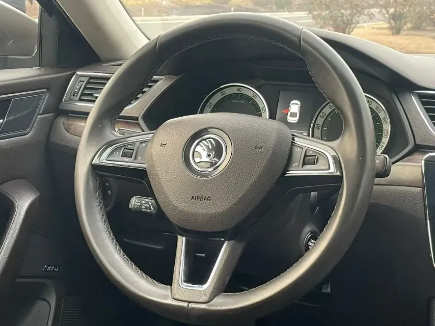 2018 Skoda Kodiak 1.8T 180HP L4 7DCT,autocango,china used car exporter,china ev exporter,chinese used car exporter,chinese used ev exporter