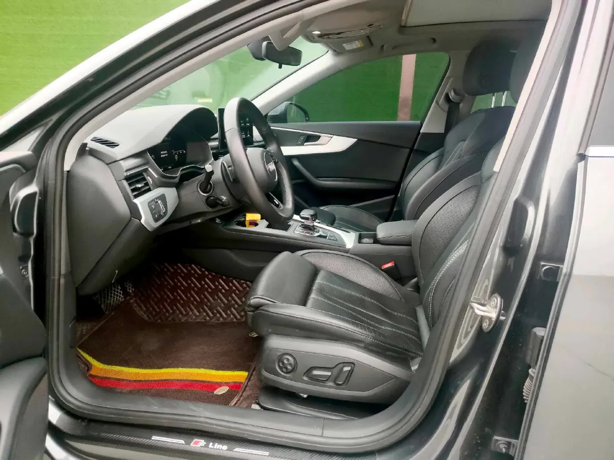 2022 Audi A4L 2.0T 190HP L4 7DCT,autocango,china used car exporter,china ev exporter,chinese used car exporter,chinese used ev exporter