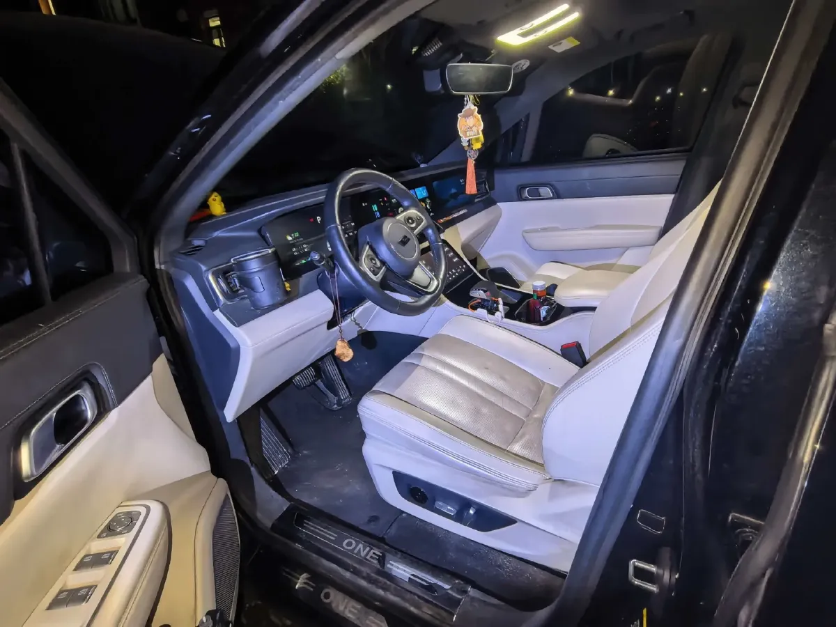 2020 Li ONE Range Extended 131HP REEV 40.5KWH,autocango,china used car exporter,china ev exporter,chinese used car exporter,chinese used ev exporter