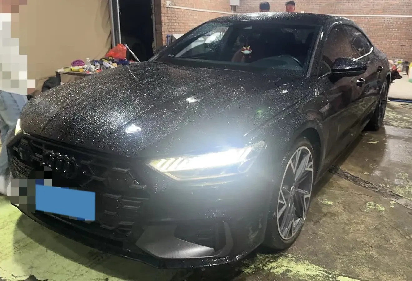 2024 Audi A7L 2.0T 245HP L4 7DCT,autocango,china used car exporter,china ev exporter,chinese used car exporter,chinese used ev exporter