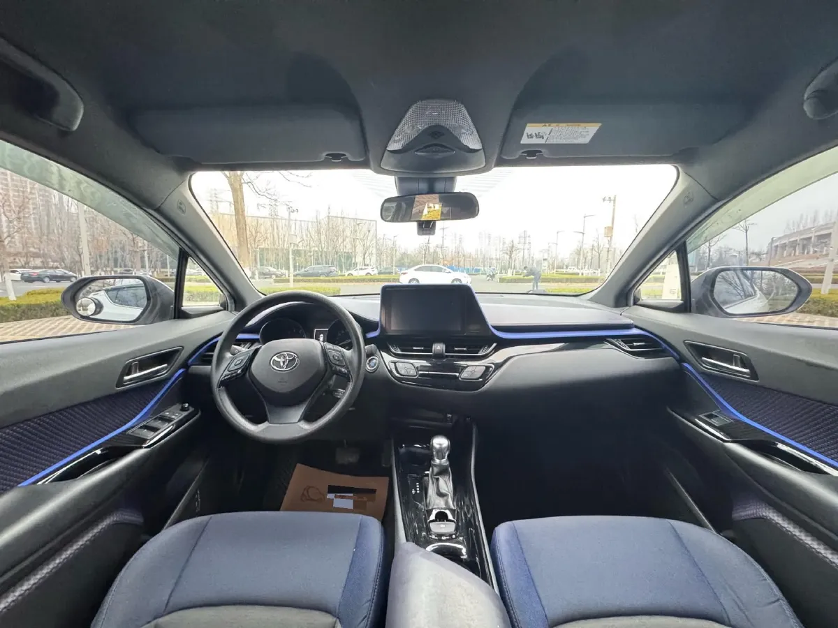 2018 Toyota C-HR 2.0L 171HP L4 CVT,autocango,china used car exporter,china ev exporter,chinese used car exporter,chinese used ev exporter