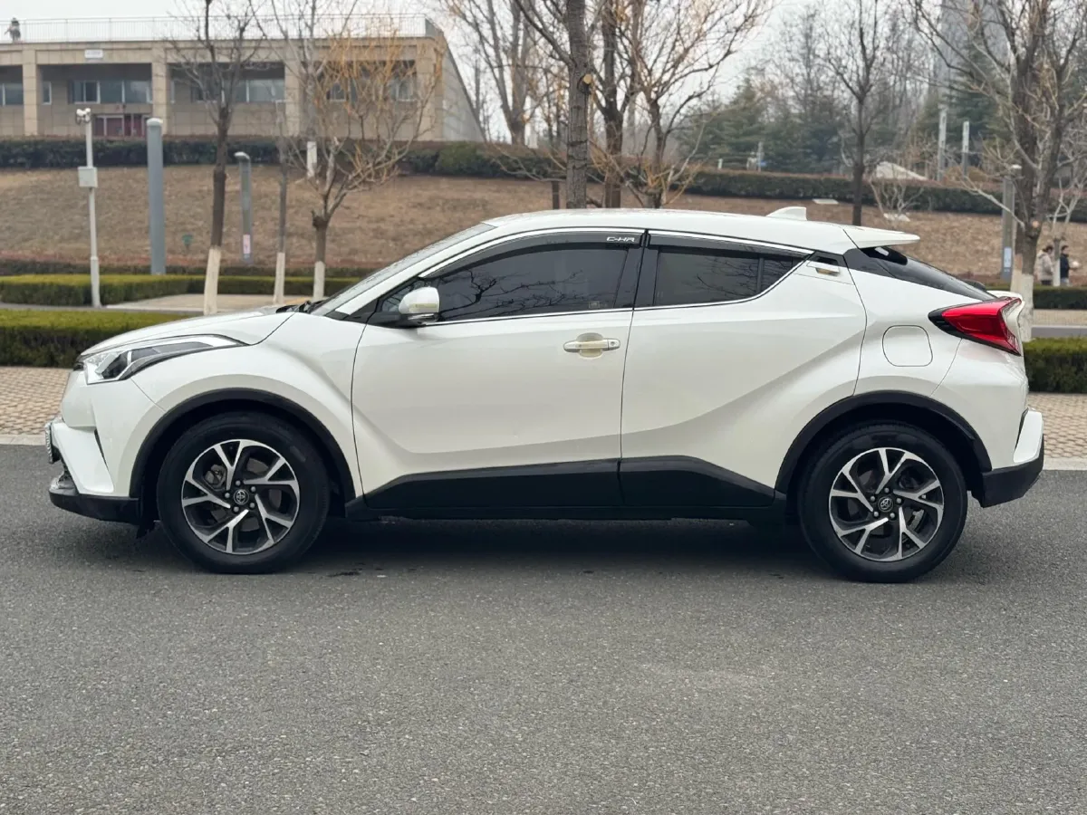 2018 Toyota C-HR 2.0L 171HP L4 CVT,autocango,china used car exporter,china ev exporter,chinese used car exporter,chinese used ev exporter