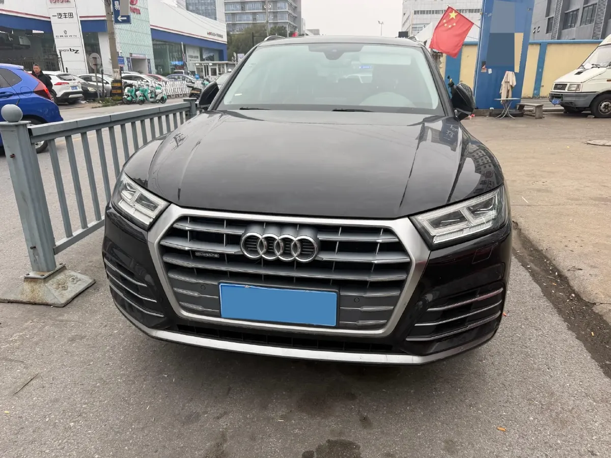 2020 Audi Q5L 2.0T 190HP L4 7DCT,autocango,china used car exporter,china ev exporter,chinese used car exporter,chinese used ev exporter