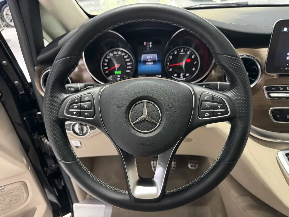 2022 Mercedes-Benz V Class 2.0T 211HP L4 9AT,autocango,china used car exporter,china ev exporter,chinese used car exporter,chinese used ev exporter