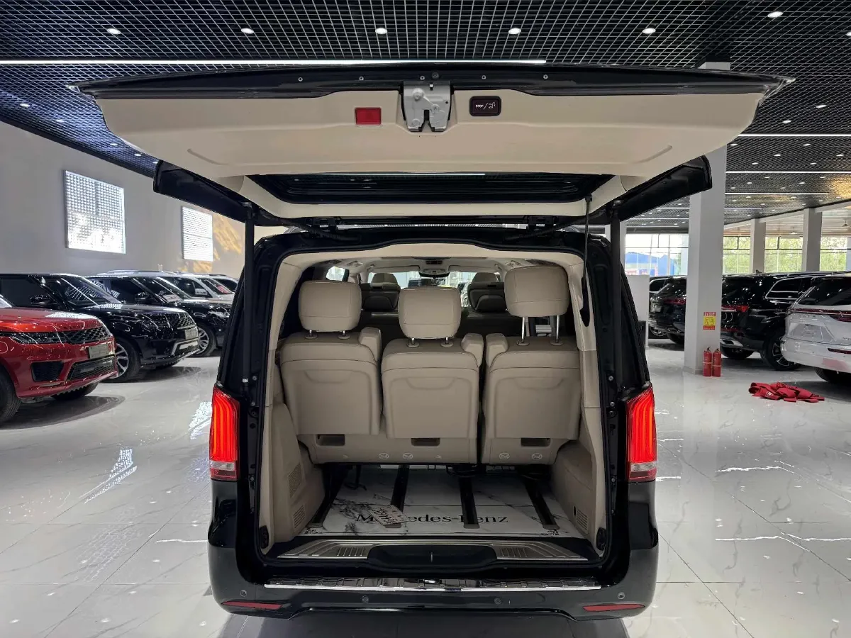 2022 Mercedes-Benz V Class 2.0T 211HP L4 9AT,autocango,china used car exporter,china ev exporter,chinese used car exporter,chinese used ev exporter