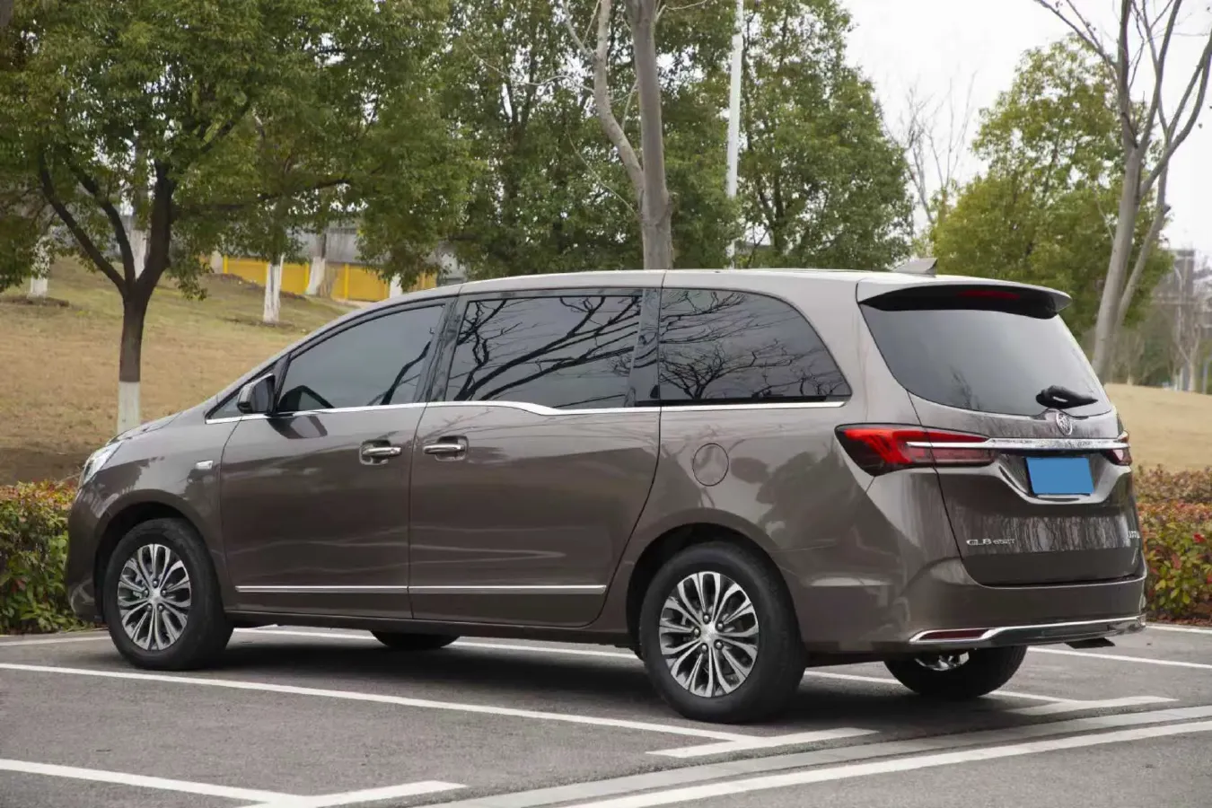 2021 Buick GL8 2.0T 237HP L4 9AT,autocango,china used car exporter,china ev exporter,chinese used car exporter,chinese used ev exporter