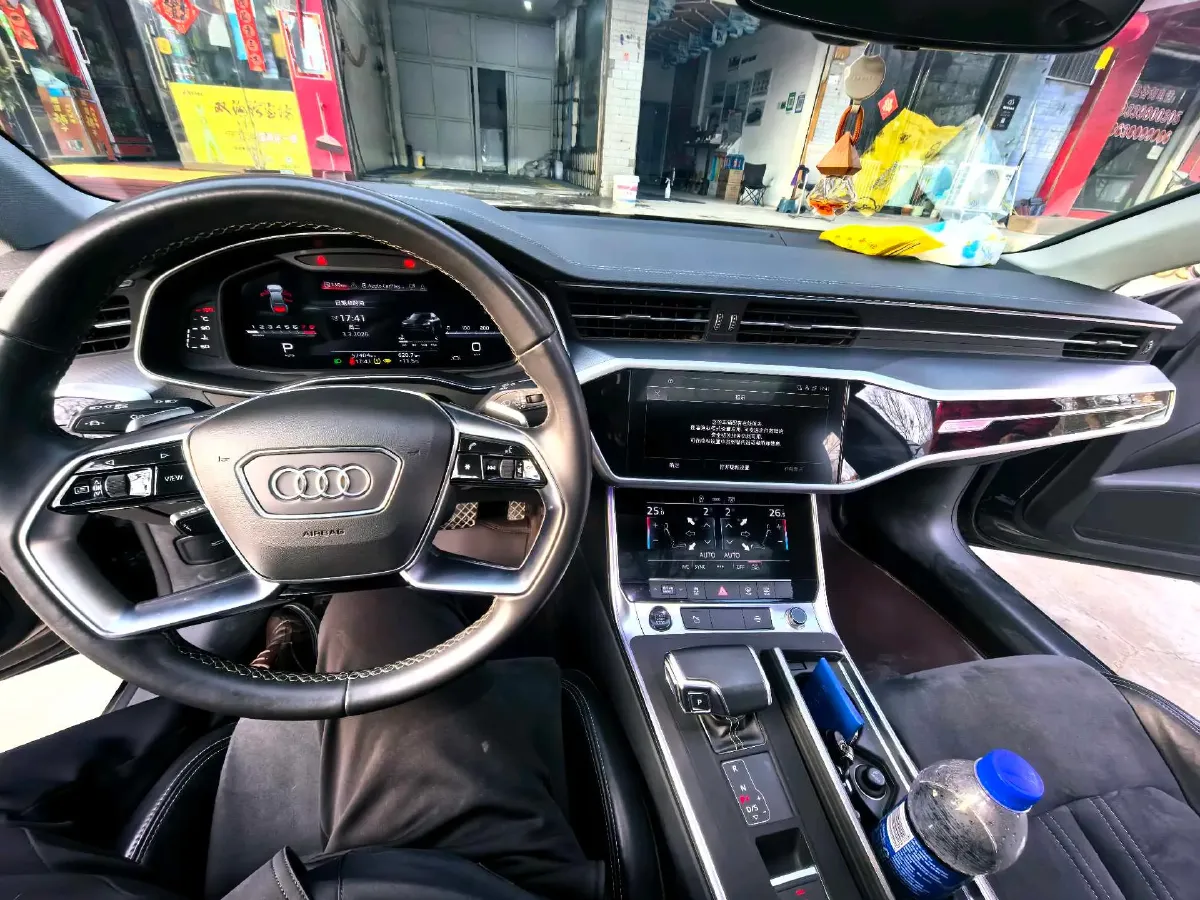 2024 Audi A7L 2.0T 245HP L4 7DCT,autocango,china used car exporter,china ev exporter,chinese used car exporter,chinese used ev exporter