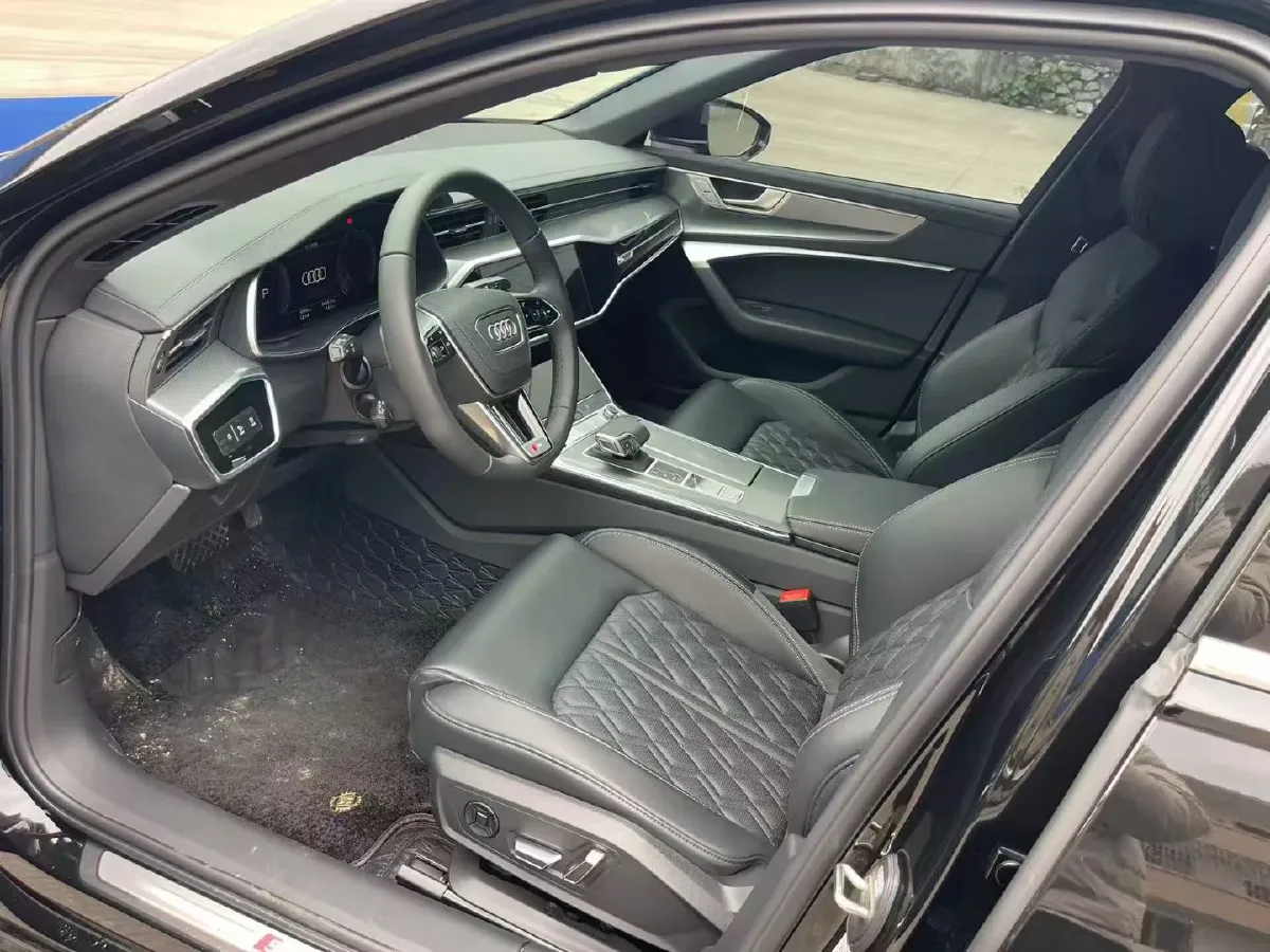 2025 Audi A6L 2.0T 245HP L4 7DCT,autocango,china used car exporter,china ev exporter,chinese used car exporter,chinese used ev exporter