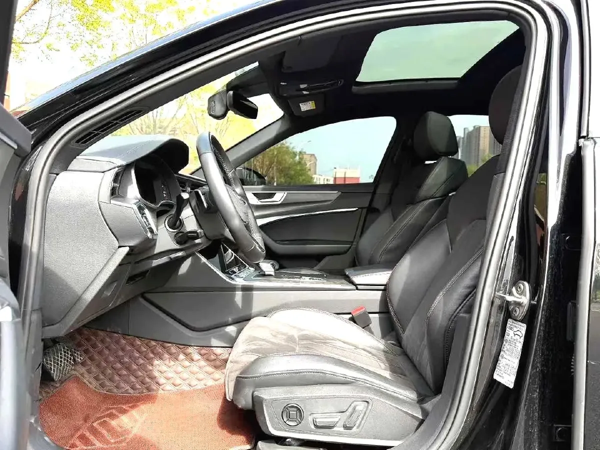 2023 Audi A6L 2.0T 245HP L4 7DCT,autocango,china used car exporter,china ev exporter,chinese used car exporter,chinese used ev exporter