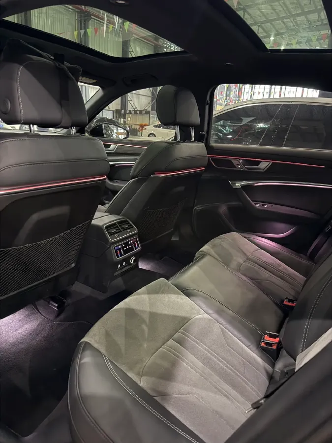 2024 Audi A6L 2.0T 245HP L4 7DCT,autocango,china used car exporter,china ev exporter,chinese used car exporter,chinese used ev exporter