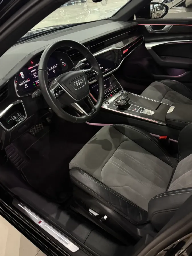 2024 Audi A6L 2.0T 245HP L4 7DCT,autocango,china used car exporter,china ev exporter,chinese used car exporter,chinese used ev exporter