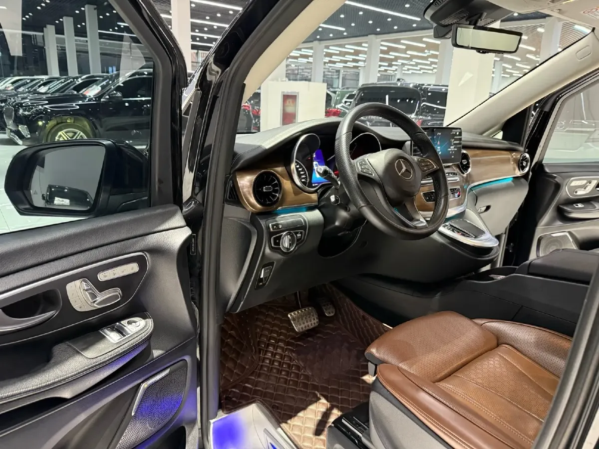 2022 Mercedes-Benz V Class 2.0T 211HP L4 9AT,autocango,china used car exporter,china ev exporter,chinese used car exporter,chinese used ev exporter
