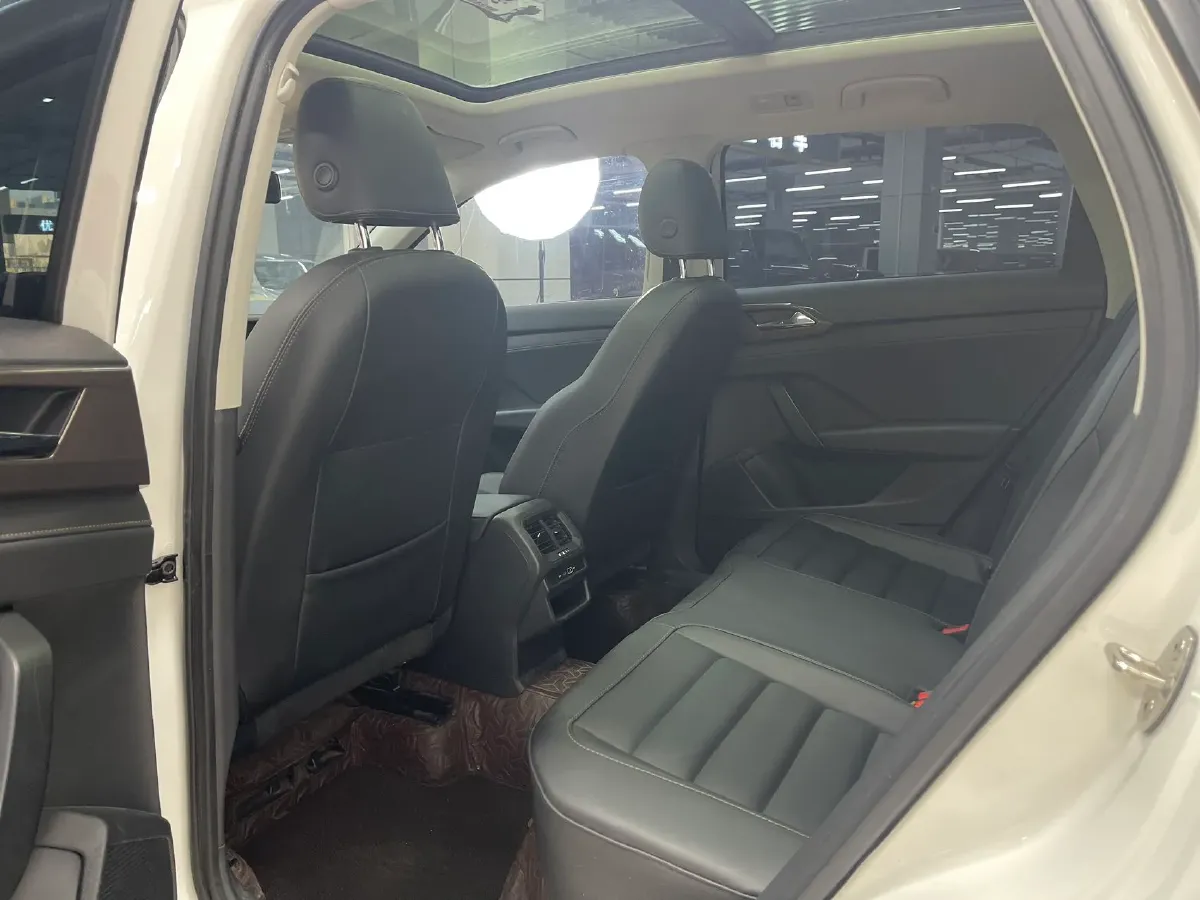 2022 Ford Transit 2.0T 202HP L4 6AT,autocango,china used car exporter,china ev exporter,chinese used car exporter,chinese used ev exporter