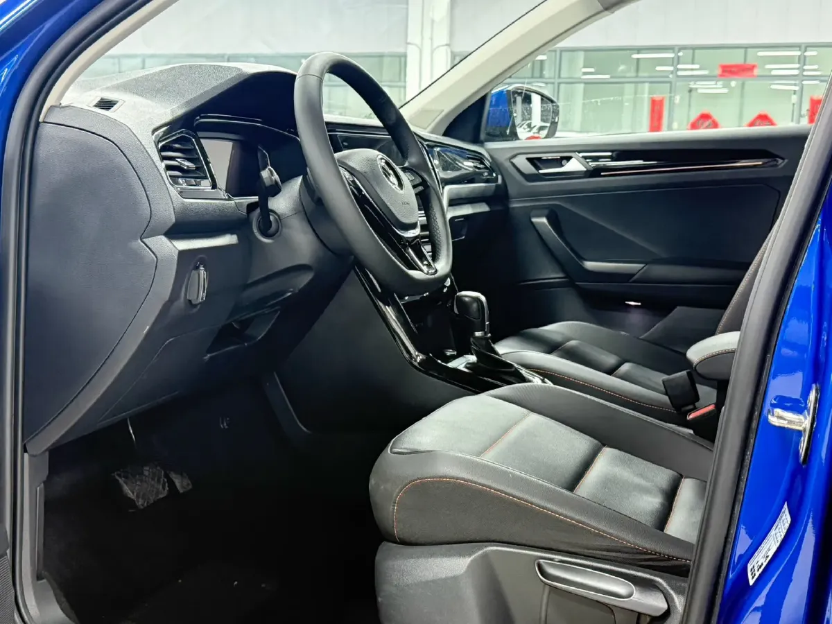 2021 Volkswagen T-Roc 1.4T 150HP L4 7DCT,autocango,china used car exporter,china ev exporter,chinese used car exporter,chinese used ev exporter