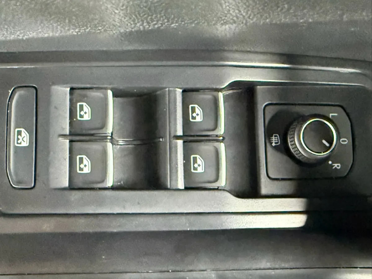 2021 Volkswagen T-Roc 1.4T 150HP L4 7DCT,autocango,china used car exporter,china ev exporter,chinese used car exporter,chinese used ev exporter