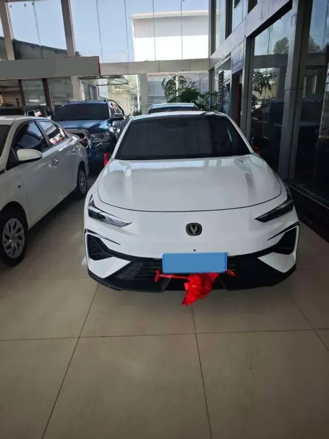 2025 ChangAn UNI-V 1.5T 192HP L4 7DCT,autocango,china used car exporter,china ev exporter,chinese used car exporter,chinese used ev exporter