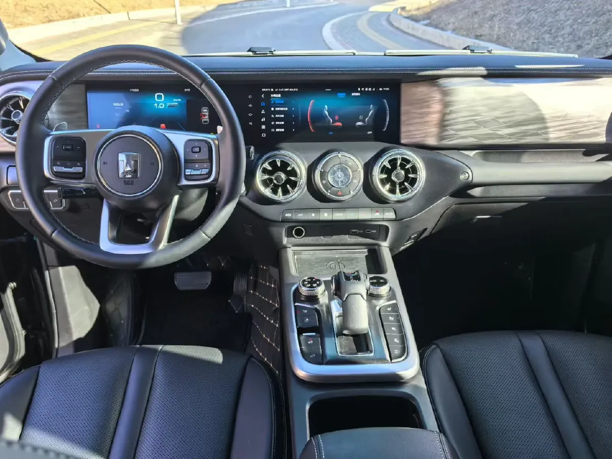 2023 Tank 300 2.0T 227HP L4 8AT,autocango,china used car exporter,china ev exporter,chinese used car exporter,chinese used ev exporter