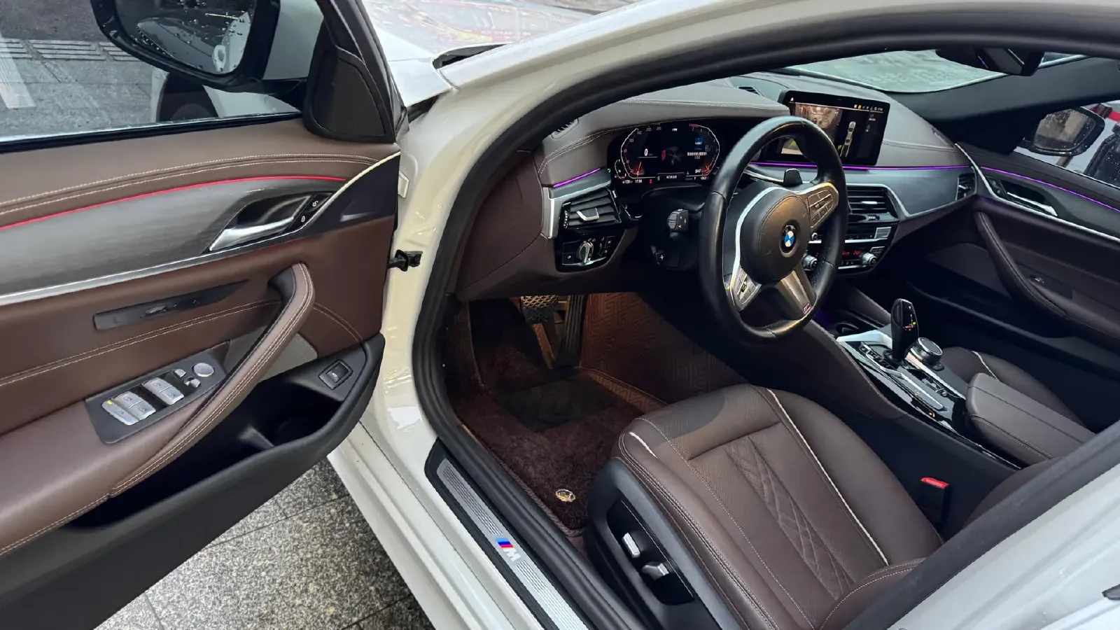 2023 BMW 5 Series 2.0T 245HP L4 8AT,autocango,china used car exporter,china ev exporter,chinese used car exporter,chinese used ev exporter