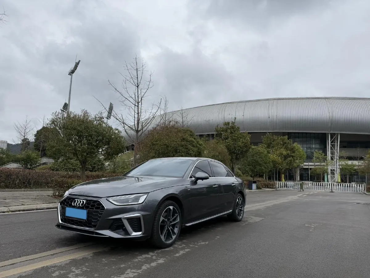 2023 Audi A4L 2.0T 190HP L4 7DCT,autocango,china used car exporter,china ev exporter,chinese used car exporter,chinese used ev exporter