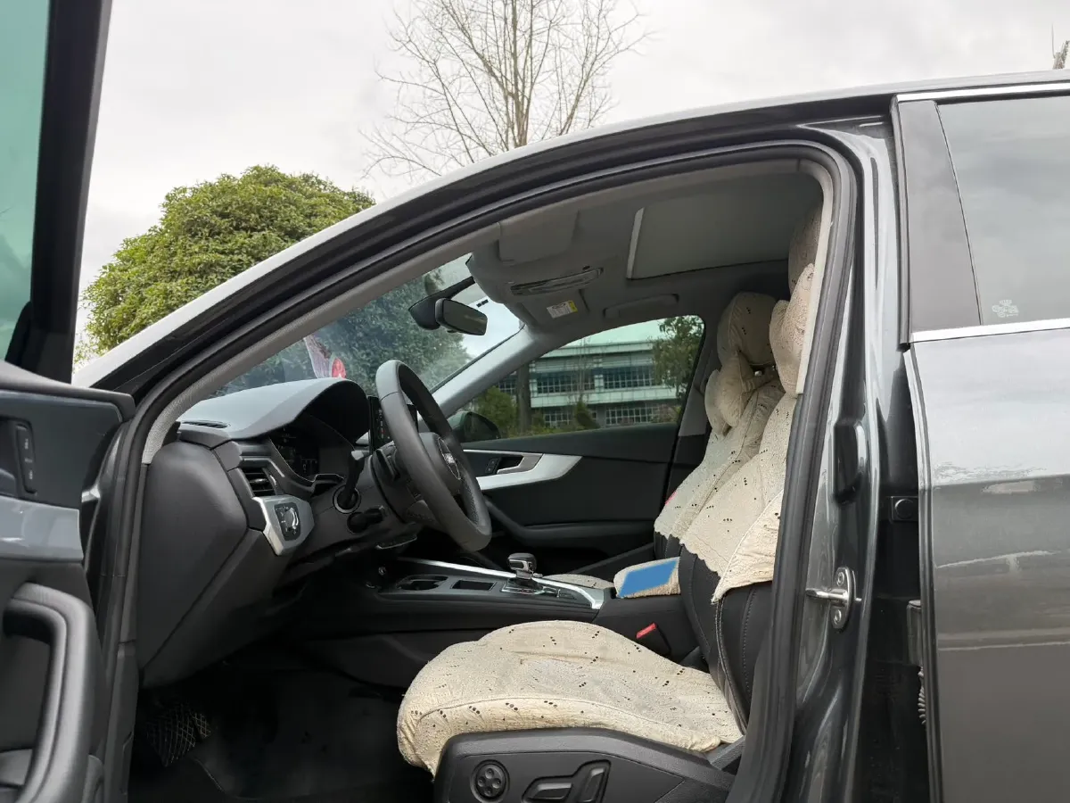 2023 Audi A4L 2.0T 190HP L4 7DCT,autocango,china used car exporter,china ev exporter,chinese used car exporter,chinese used ev exporter