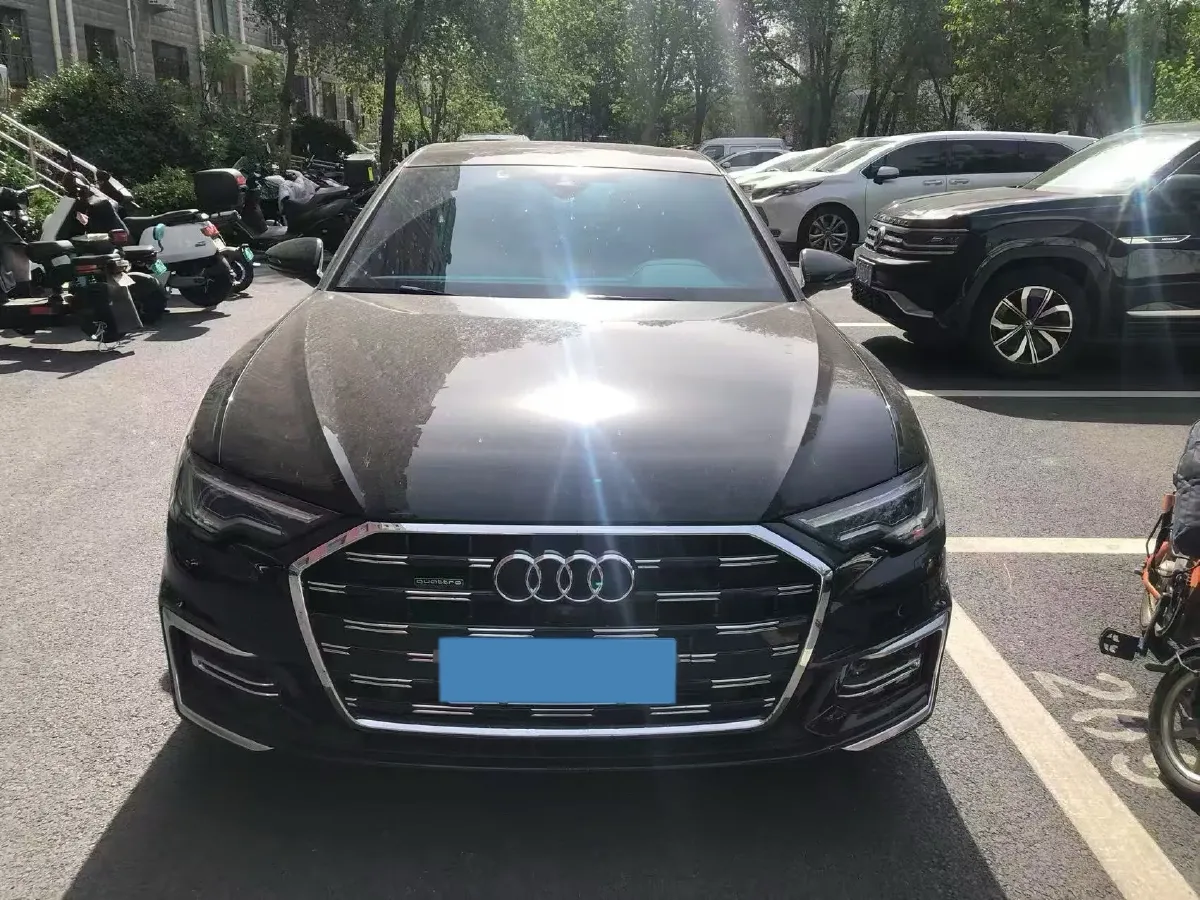 2025 Audi A6L 2.0T 245HP L4 7DCT,autocango,china used car exporter,china ev exporter,chinese used car exporter,chinese used ev exporter