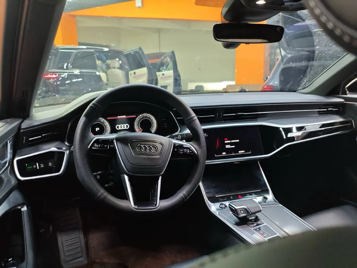 2025 Audi A6L 2.0T 245HP L4 7DCT,autocango,china used car exporter,china ev exporter,chinese used car exporter,chinese used ev exporter