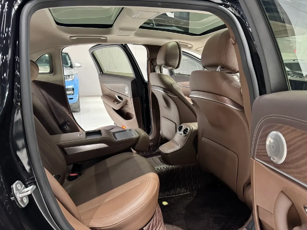 2022 Mercedes-Benz E Class 2.0T 211HP L4 9AT PHEV 25.4KWH,autocango,china used car exporter,china ev exporter,chinese used car exporter,chinese used ev exporter