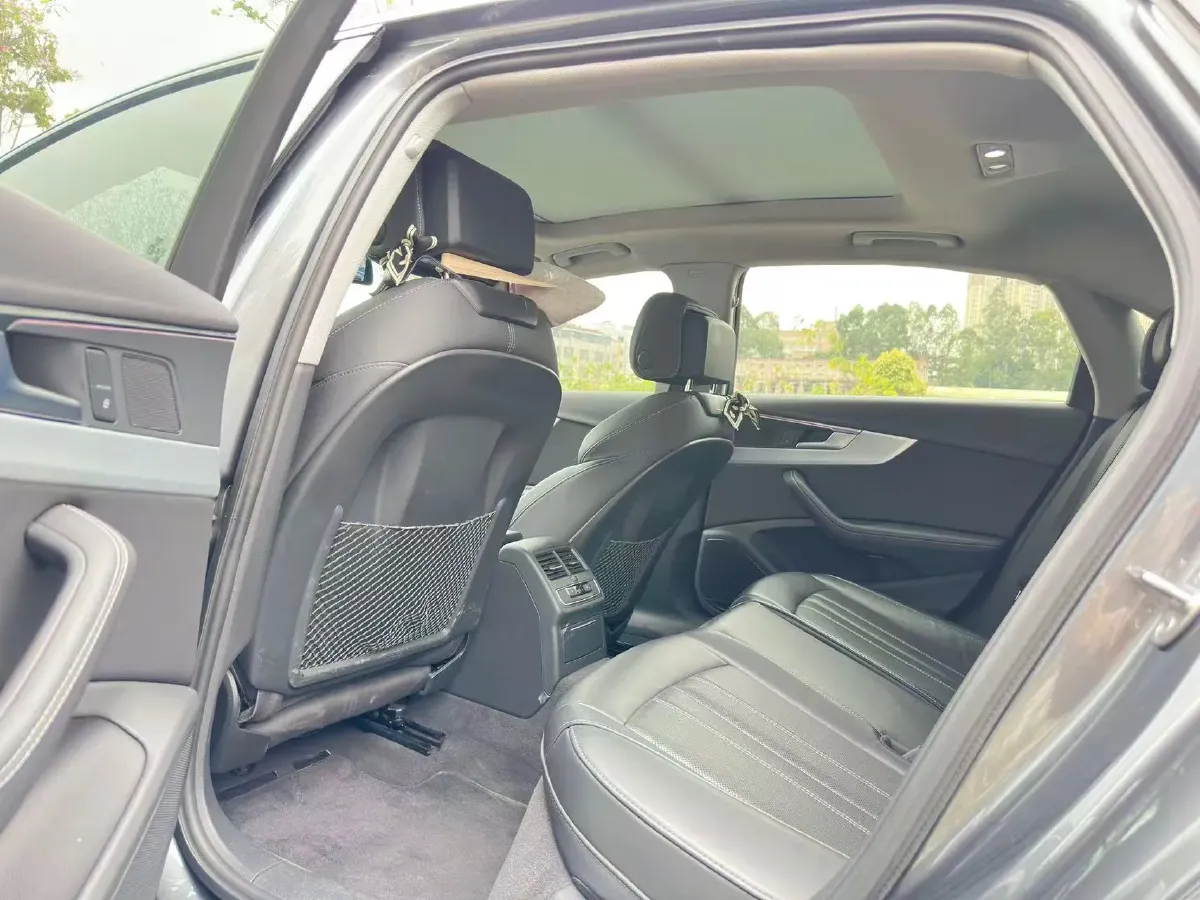 2022 Audi A4L 2.0T 190HP L4 7DCT,autocango,china used car exporter,china ev exporter,chinese used car exporter,chinese used ev exporter