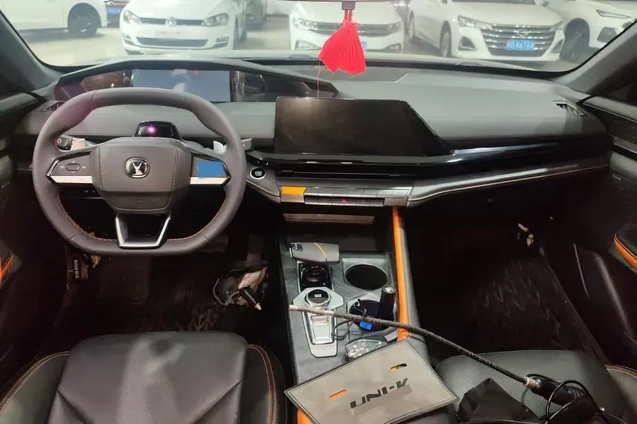 2022 ChangAn UNI-V 1.5T 188HP L4 7DCT,autocango,china used car exporter,china ev exporter,chinese used car exporter,chinese used ev exporter