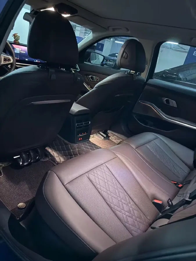 2023 BMW 3 Series 2.0T 156HP L4 8AT,autocango,china used car exporter,china ev exporter,chinese used car exporter,chinese used ev exporter