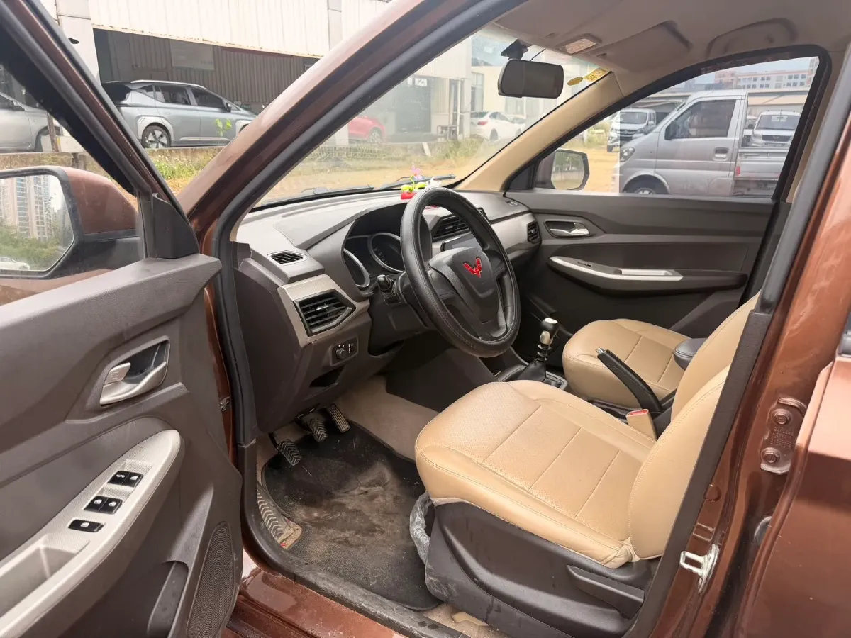 2021 WuLing HongGuang 1.5L 99HP L4 6MT,autocango,china used car exporter,china ev exporter,chinese used car exporter,chinese used ev exporter