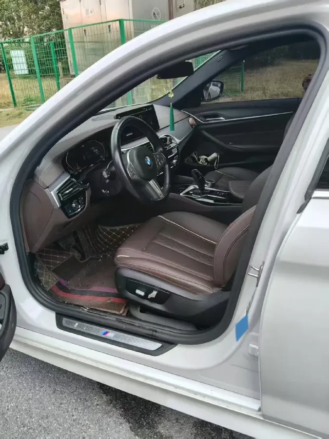 2022 BMW 5 Series 2.0T 252HP L4 8AT,autocango,china used car exporter,china ev exporter,chinese used car exporter,chinese used ev exporter