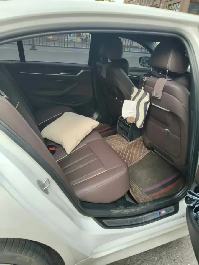 2022 BMW 5 Series 2.0T 252HP L4 8AT,autocango,china used car exporter,china ev exporter,chinese used car exporter,chinese used ev exporter