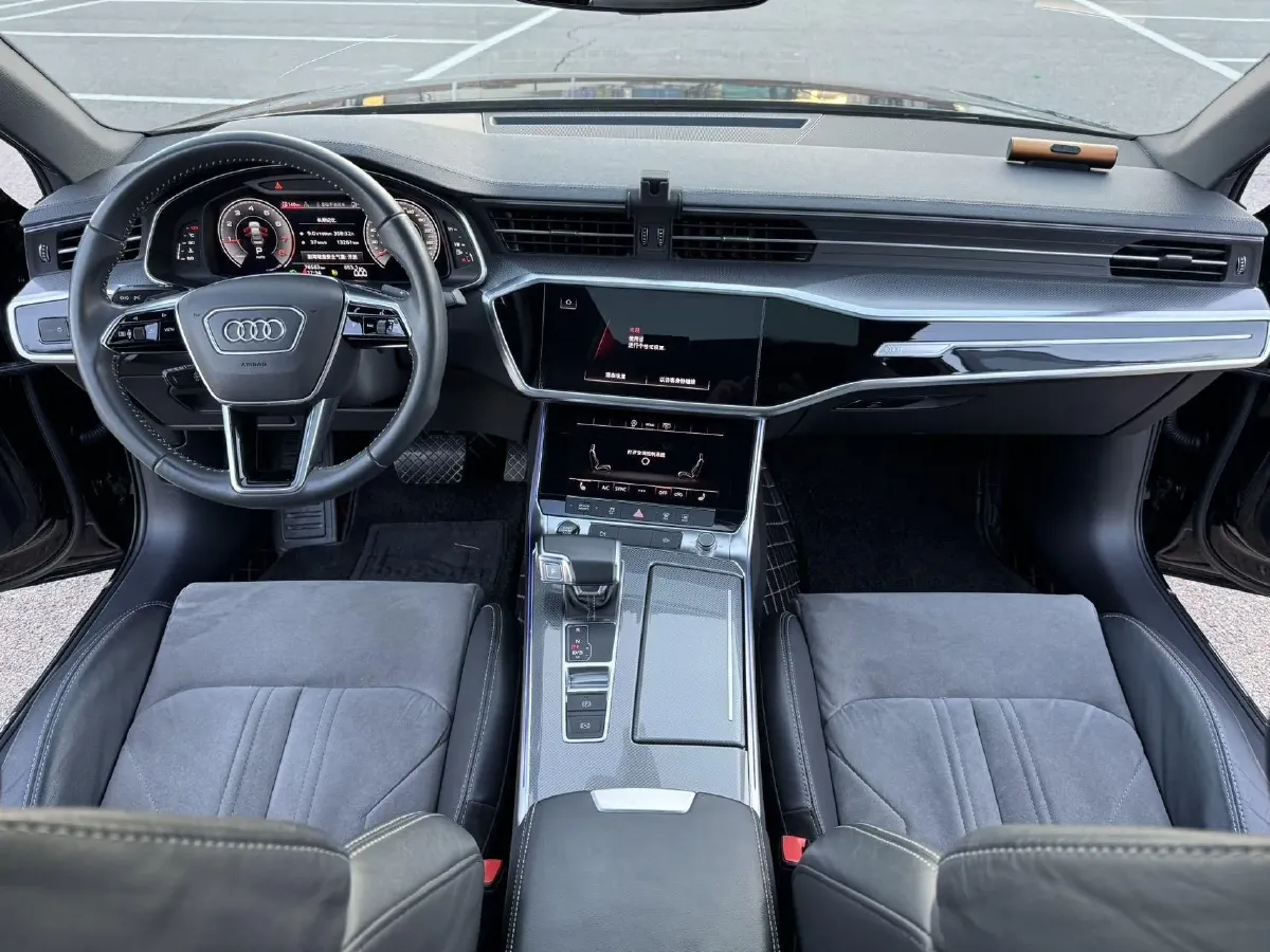 2021 Audi A6L 2.0T 224HP L4 7DCT,autocango,china used car exporter,china ev exporter,chinese used car exporter,chinese used ev exporter