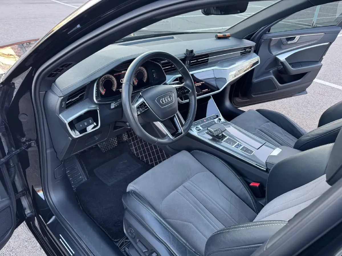 2021 Audi A6L 2.0T 224HP L4 7DCT,autocango,china used car exporter,china ev exporter,chinese used car exporter,chinese used ev exporter