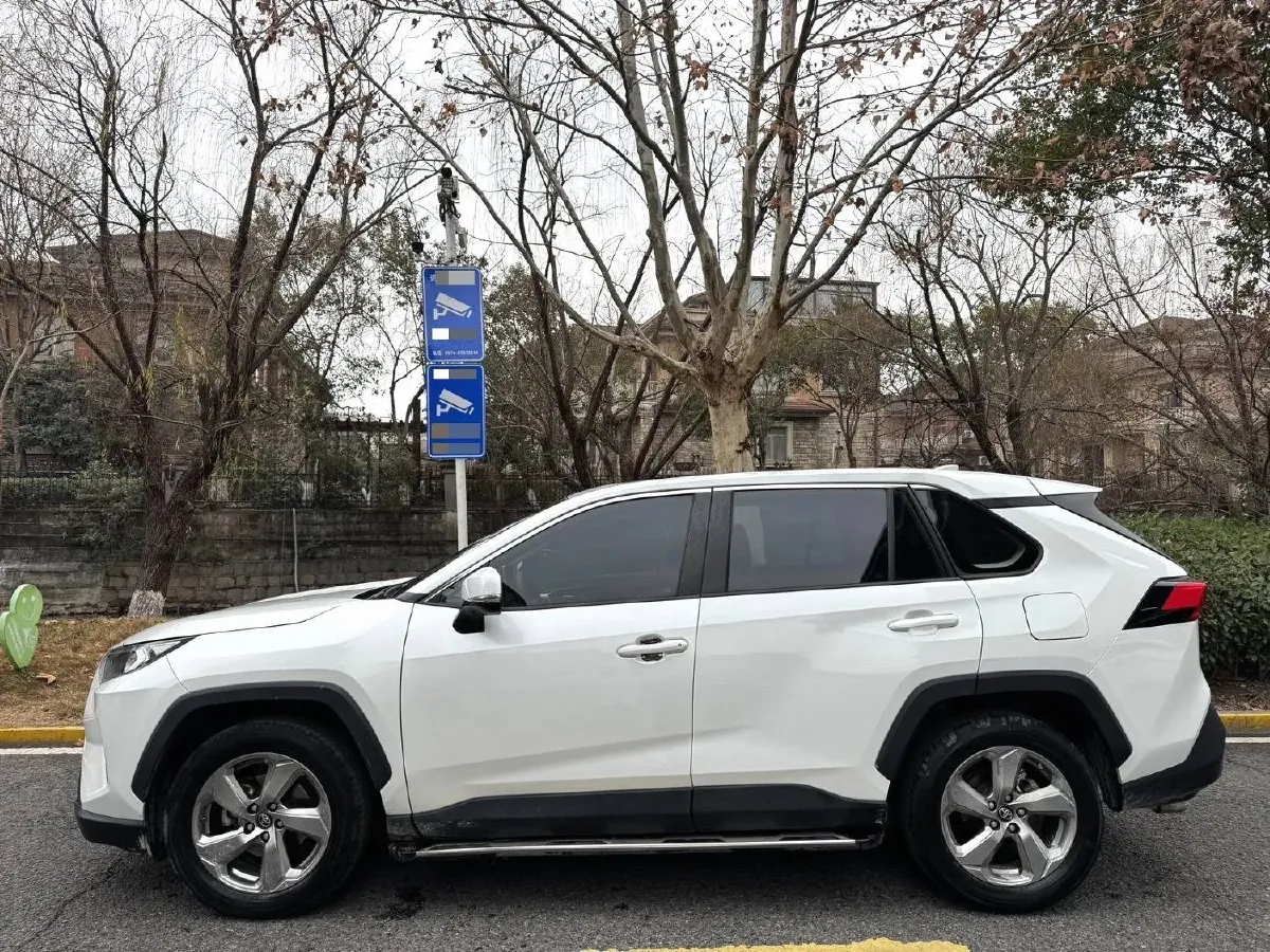 2021 Toyota RAV4 2.0L 171HP L4 CVT,autocango,china used car exporter,china ev exporter,chinese used car exporter,chinese used ev exporter