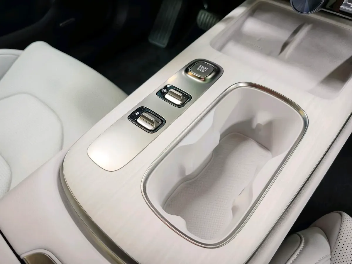 2024 MI SU7 BEV 73.6KWH,autocango,china used car exporter,china ev exporter,chinese used car exporter,chinese used ev exporter