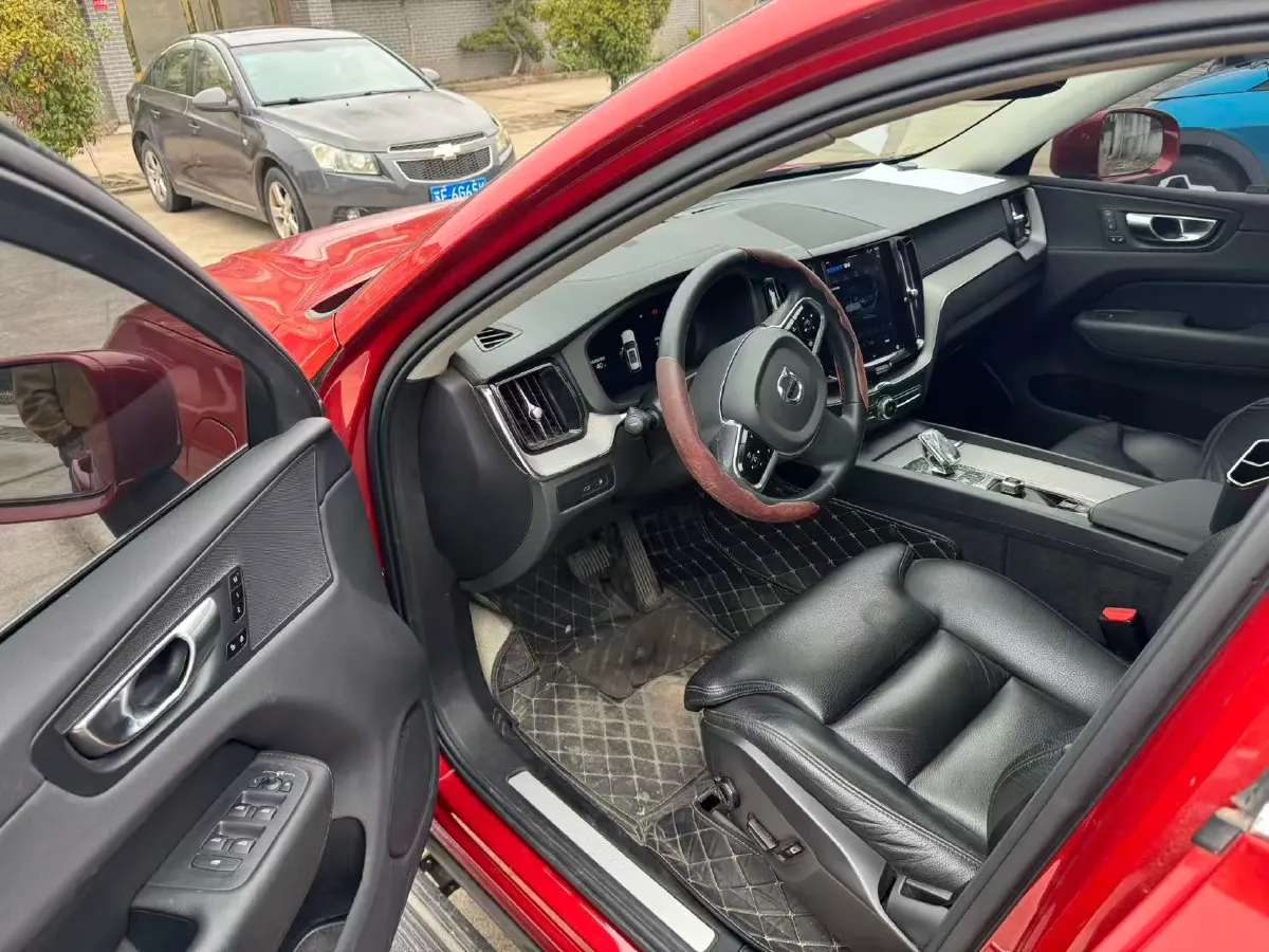 2023 Volvo XC60 PHEV 2.0T 310HP L4 8AT PHEV 18.8KWH,autocango,china used car exporter,china ev exporter,chinese used car exporter,chinese used ev exporter