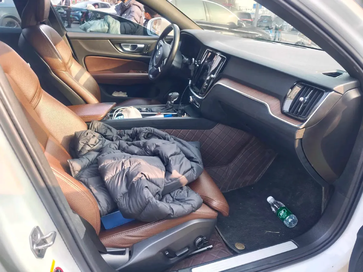 2021 Volvo S60 2.0T 190HP L4 8AT,autocango,china used car exporter,china ev exporter,chinese used car exporter,chinese used ev exporter