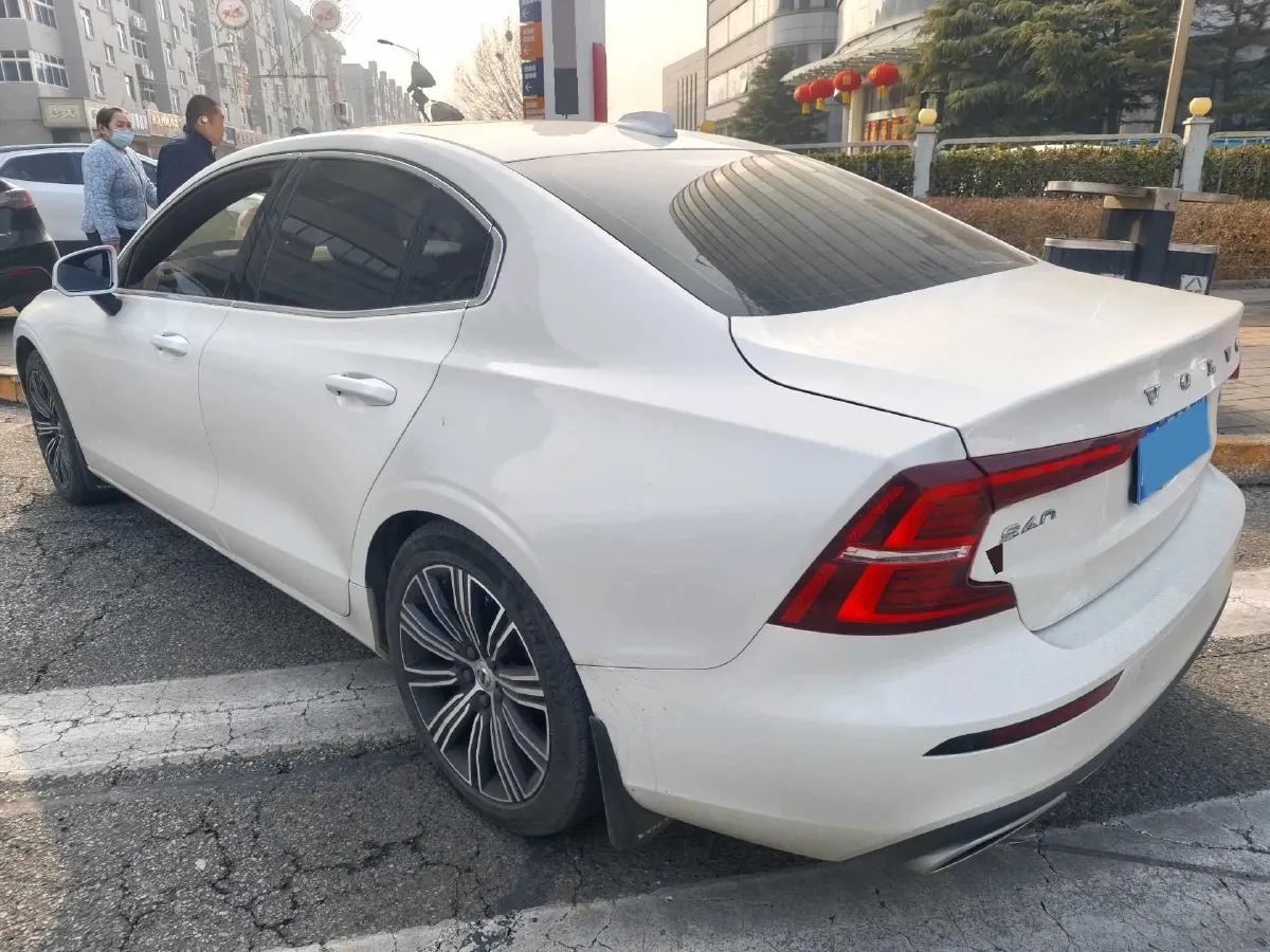 2021 Volvo S60 2.0T 190HP L4 8AT,autocango,china used car exporter,china ev exporter,chinese used car exporter,chinese used ev exporter