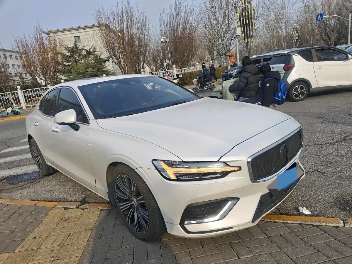 2021 Volvo S60 2.0T 190HP L4 8AT,autocango,china used car exporter,china ev exporter,chinese used car exporter,chinese used ev exporter