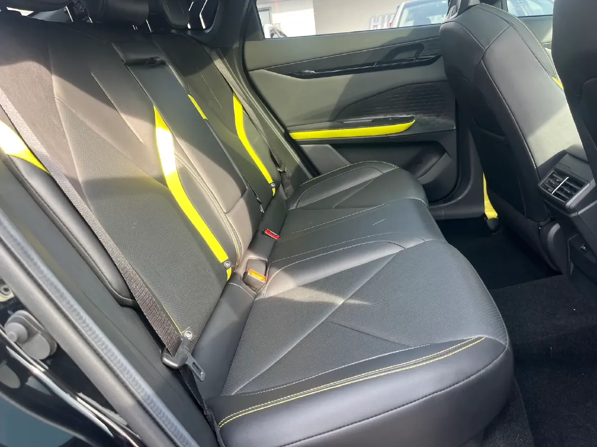 2023 ChangAn UNI-V 1.5T 188HP L4 7DCT,autocango,china used car exporter,china ev exporter,chinese used car exporter,chinese used ev exporter