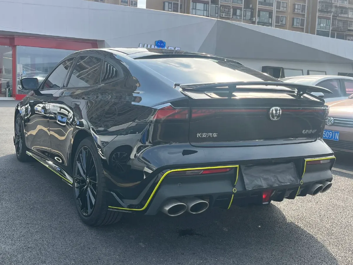 2023 ChangAn UNI-V 1.5T 188HP L4 7DCT,autocango,china used car exporter,china ev exporter,chinese used car exporter,chinese used ev exporter