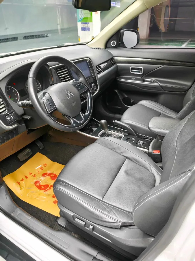 2017 Mitsubishi Outlander 2.0L 166HP L4 CVT,autocango,china used car exporter,china ev exporter,chinese used car exporter,chinese used ev exporter