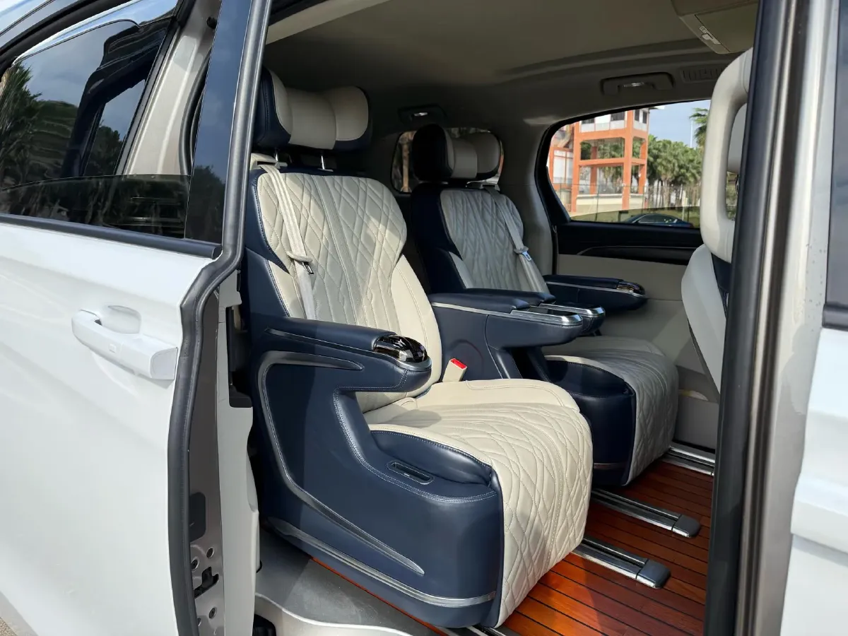 2021 Buick GL8 2.0T 237HP L4 9AT,autocango,china used car exporter,china ev exporter,chinese used car exporter,chinese used ev exporter