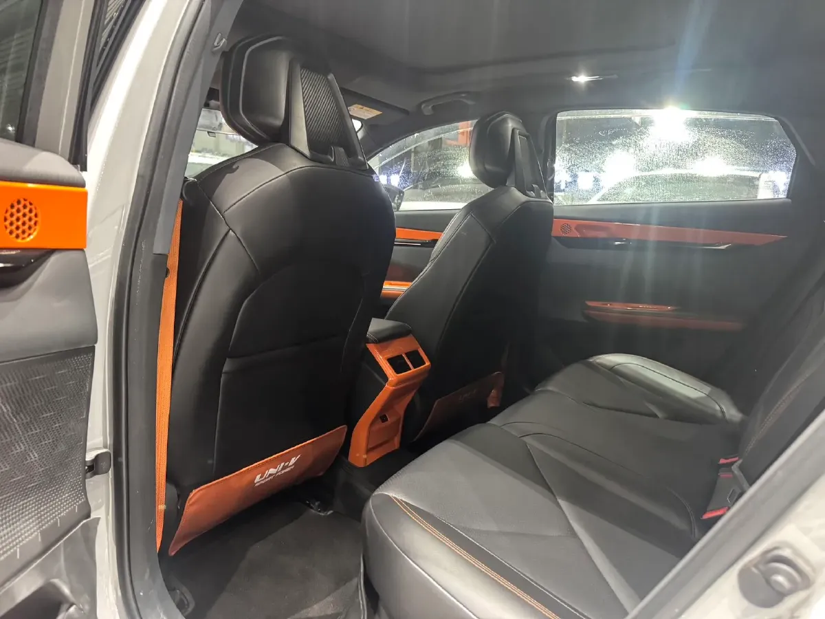 2022 ChangAn UNI-V 1.5T 188HP L4 7DCT,autocango,china used car exporter,china ev exporter,chinese used car exporter,chinese used ev exporter