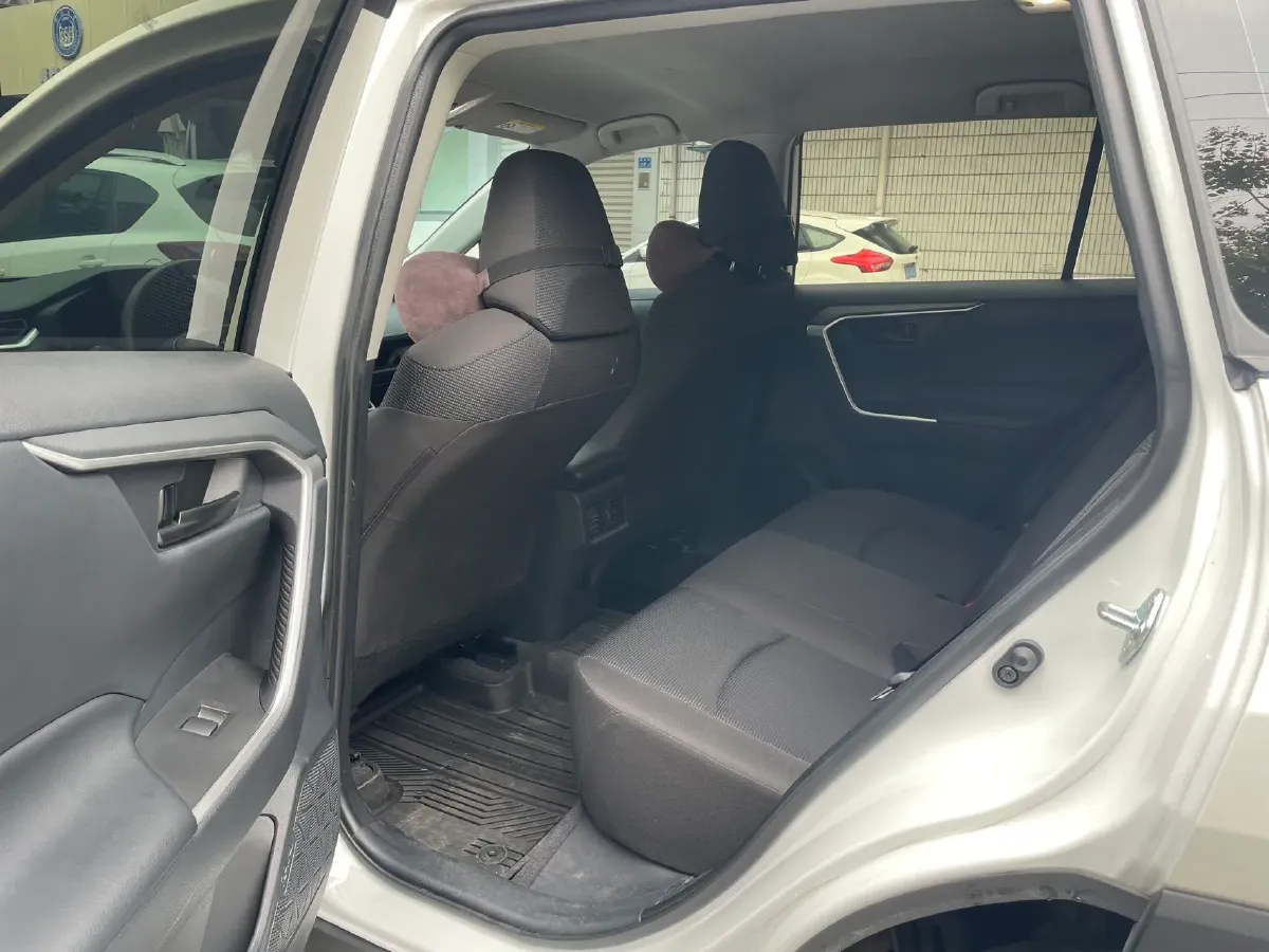 2024 Toyota RAV4 2.0L 171HP L4 CVT,autocango,china used car exporter,china ev exporter,chinese used car exporter,chinese used ev exporter